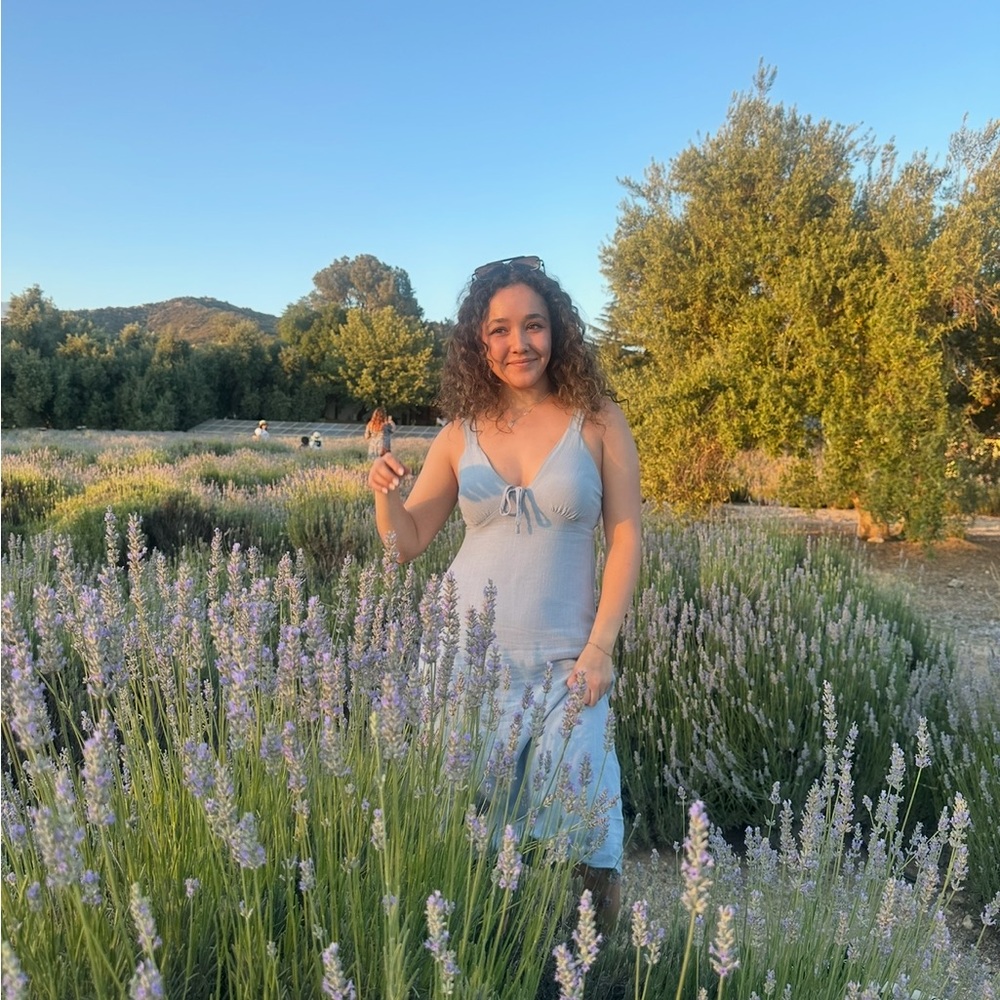 I'M GOING LIVE!!! 🌸☀️🤍☕🫶🏼 - Picture 2 of 7